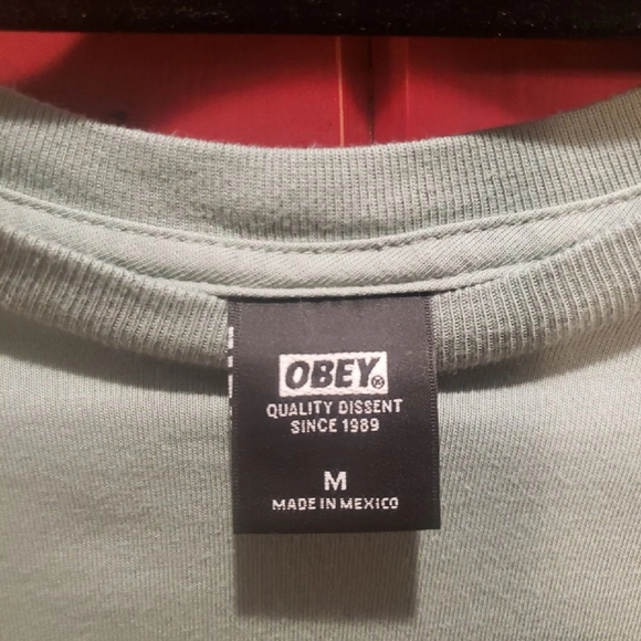Obey T-shirt - Picture 4 of 4